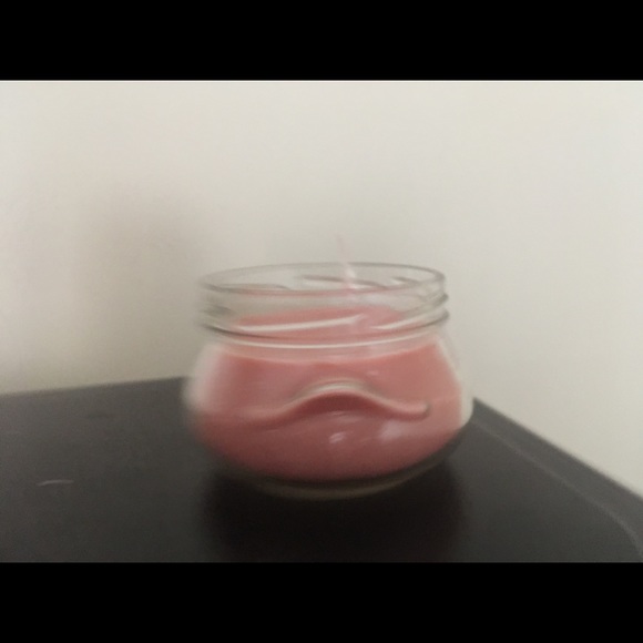 6 oz strawberry scented candle - Picture 2 of 2